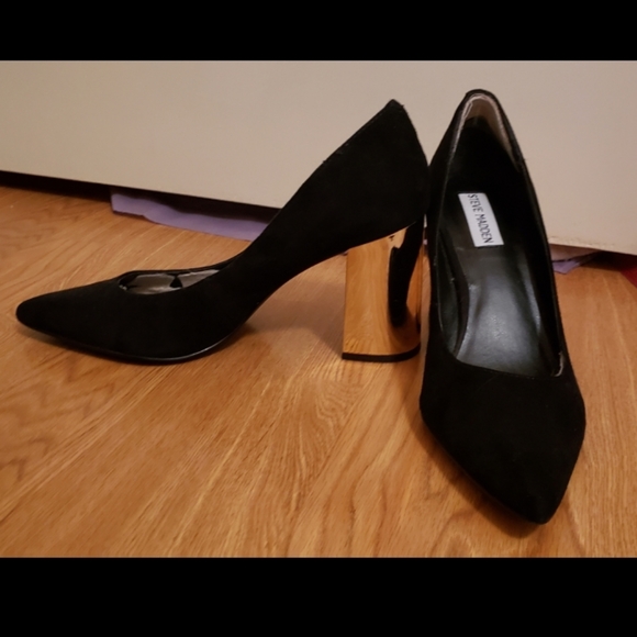 Steve Madden Black and Gold Pumps Size 9 - Picture 2 of 6